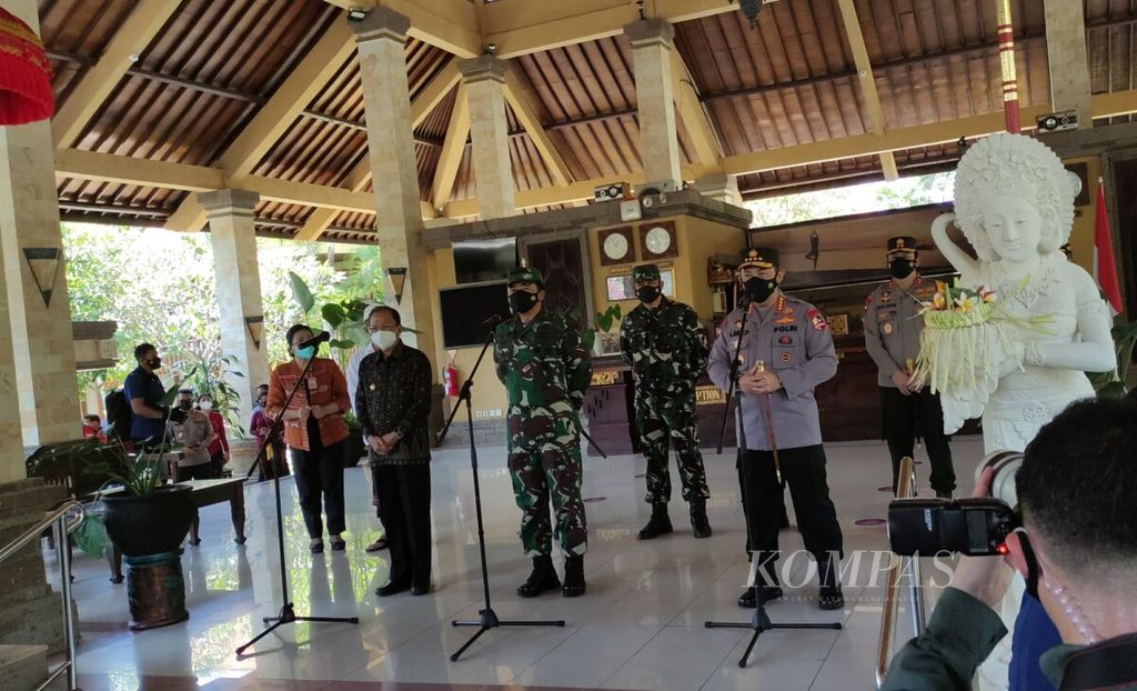 https://assetd.kompas.id/oFJQu8FN-o1oKI2bJn14hP3nVXg=/1024x622/filters:watermark(https://cdn-content.kompas.id/umum/kompas_main_logo.png,-16p,-13p,0)/https%3A%2F%2Fkompas.id%2Fwp-content%2Fuploads%2F2021%2F08%2F20210829coka-panglima-tni-dan-kapolri-tinjau-isoter-sanur_1630233594.jpg