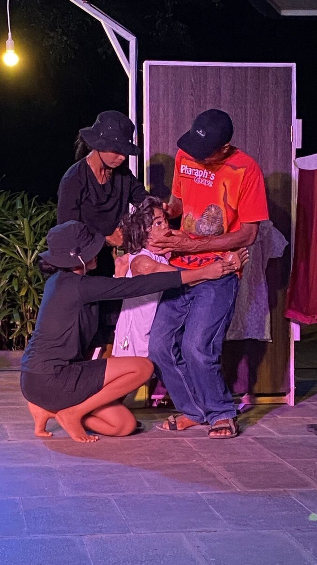 Flo bersua dengan penemu pertamanya, Benyamin Tarus (45).