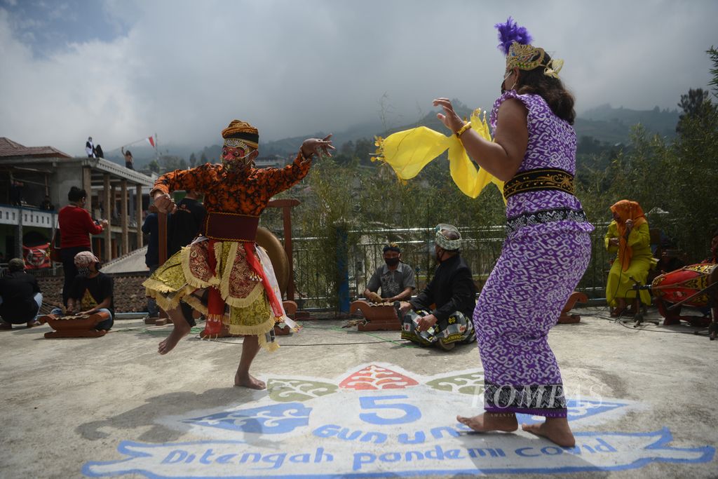 https://assetd.kompas.id/oUn_Sgs75Bob_-DjlXABCuBWGY4=/1024x683/filters:watermark(https://cdn-content.kompas.id/umum/kompas_main_logo.png,-16p,-13p,0)/https%3A%2F%2Fkompas.id%2Fwp-content%2Fuploads%2F2020%2F08%2Fa58d3c0e-c85b-4c02-83e5-46d04a18519e_jpg.jpg