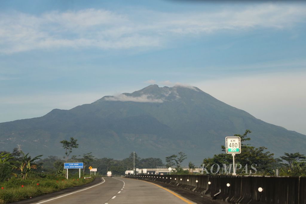 https://assetd.kompas.id/oWoKhkSSG8fvY0_3LMqvnpxz_xw=/1024x683/filters:watermark(https://cdn-content.kompas.id/umum/kompas_main_logo.png,-16p,-13p,0)/https%3A%2F%2Fkompas.id%2Fwp-content%2Fuploads%2F2021%2F12%2Fadfe7e36-266b-4d0f-b93c-7bbe9aebb18f_jpg.jpg