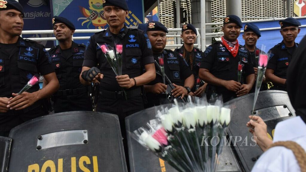 https://assetd.kompas.id/oi_SBx1BCFZw9BekaUTVH25Kp5w=/1024x577/filters:watermark(https://cdn-content.kompas.id/umum/kompas_main_logo.png,-16p,-13p,0)/https%3A%2F%2Fkompas.id%2Fwp-content%2Fuploads%2F2019%2F05%2F20190526WAK6_1558857351-e1558857474862-1.jpg