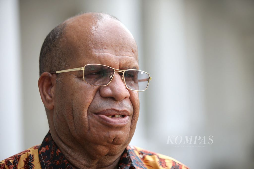 Anggota BP3OKP perwakilan Provinsi Papua Pegunungan, Hantor Matuan, seusai pengukuhan anggota BP3OKP di Istana Wakil Presiden, Jakarta, Senin (29/5/2023).
