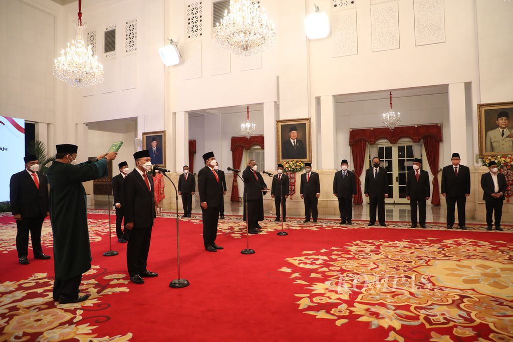 Ministers and Vice Miniesters inauguration in State Palace, Jakarta, Wednesday (15/6/2022). Public survey hold by Kompas daily research and development department shows significat decline in public appreciation for the performance of the cabinet of President Joko Widodo. 