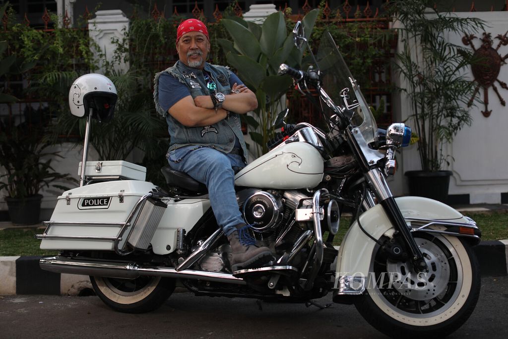 Indro Warkop, pelawak. 