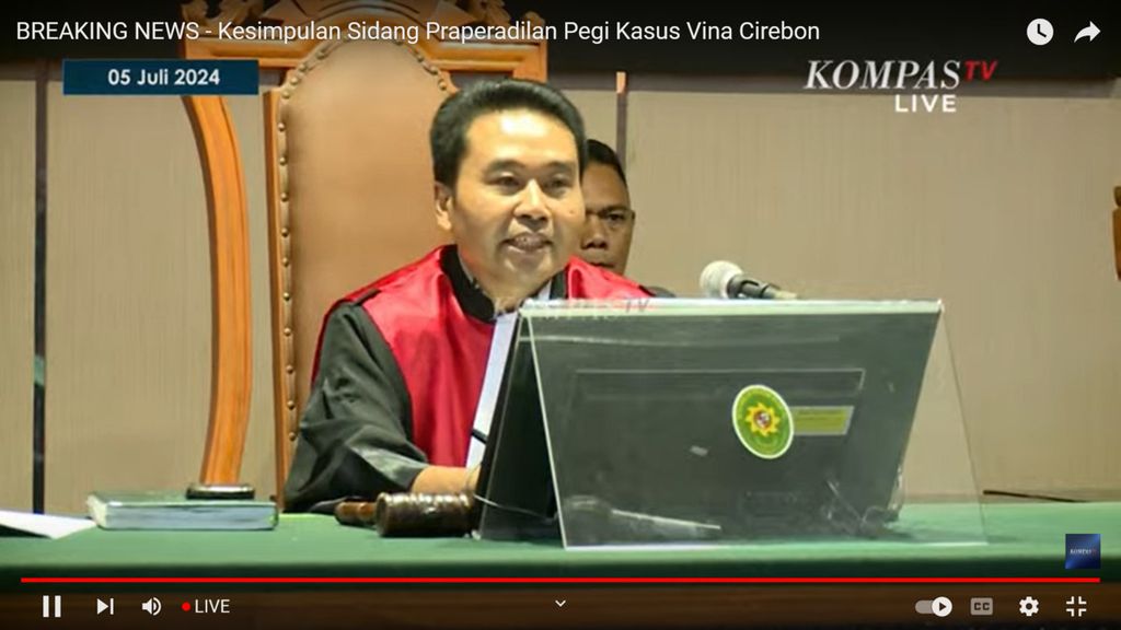 Hakim tunggal Eman Sulaeman memimpin sidang praperadilan Pegi Setiawan di Pengadilan Negeri Bandung, Jawa Barat, Jumat (5/7/2024). 