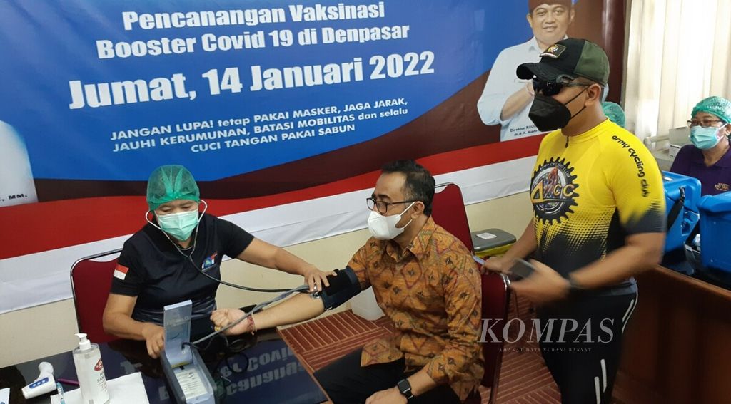https://assetd.kompas.id/pbeRw9_vf2V3uZb1r2FjnY_Fz8w=/1024x567/filters:watermark(https://cdn-content.kompas.id/umum/kompas_main_logo.png,-16p,-13p,0)/https%3A%2F%2Fkompas.id%2Fwp-content%2Fuploads%2F2022%2F01%2F20220114cokl-pencanangan-vaksinasi-booster-di-denpasar_1642164720.jpg