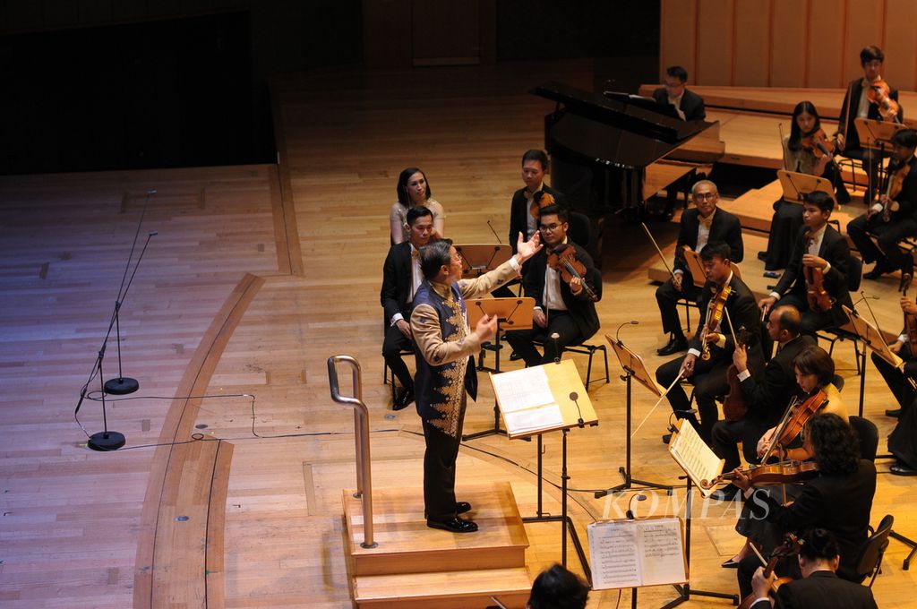 Jakarta Concert Orchestra saat tampil di Concert Hall, Esplanade, Singapura, Rabu (21/9/2022) malam, dalam konser bertajuk Vibes of Nusantara.