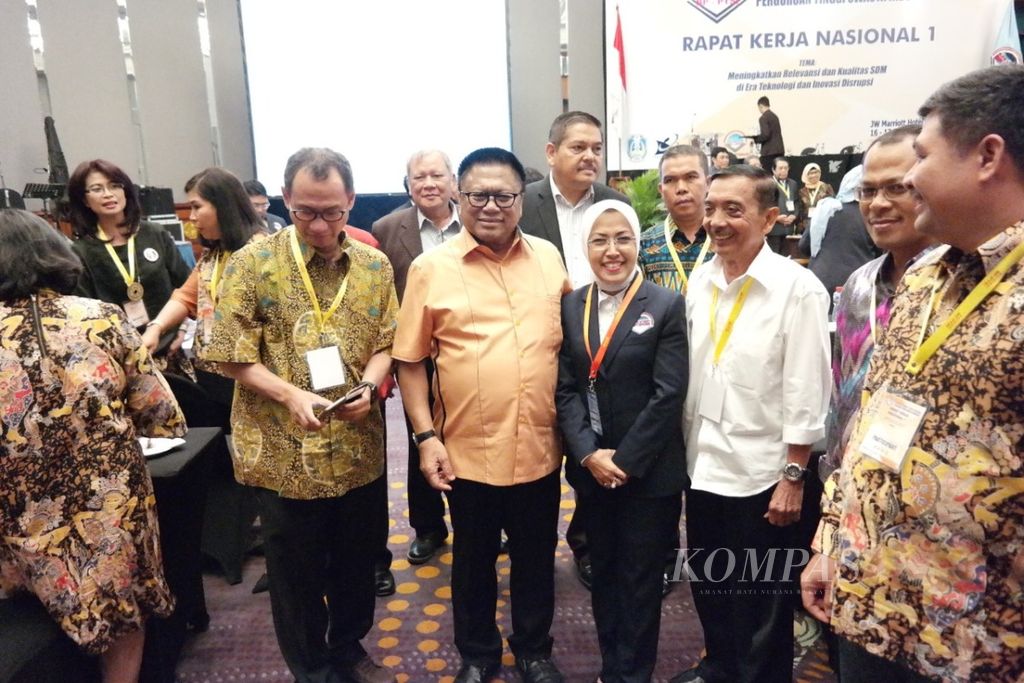 https://assetd.kompas.id/pkfmM1G3uMUBXr6aJce4F9YlI5A=/1024x683/filters:watermark(https://cdn-content.kompas.id/umum/kompas_main_logo.png,-16p,-13p,0)/https%3A%2F%2Fkompas.id%2Fwp-content%2Fuploads%2F2018%2F07%2Fosman-sapta-odang-uni-narotama.jpeg