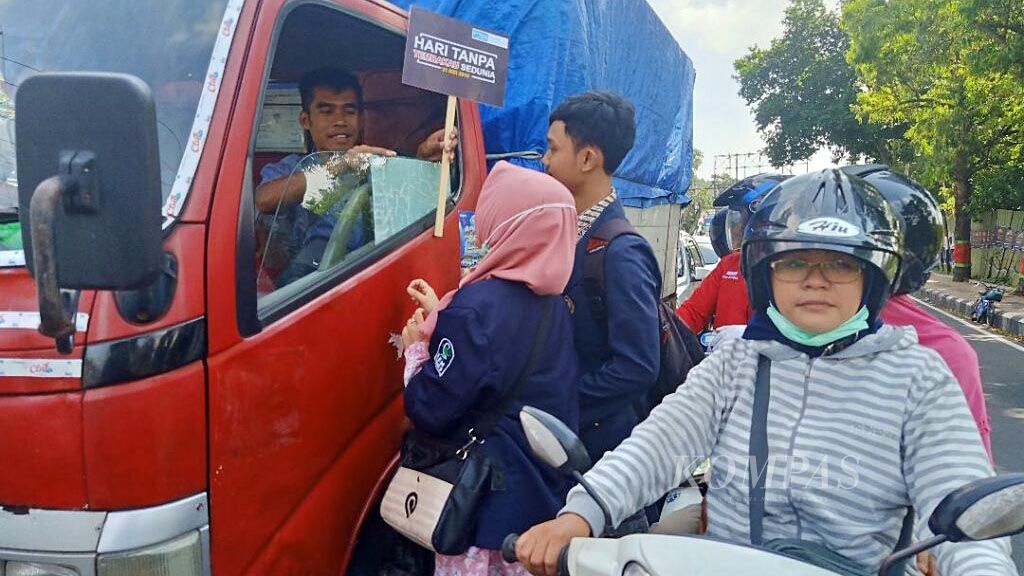 https://assetd.kompas.id/pq6or3fEseG7D-1ETE-VU9wg59I=/1024x576/filters:watermark(https://cdn-content.kompas.id/umum/kompas_main_logo.png,-16p,-13p,0)/https%3A%2F%2Fkompas.id%2Fwp-content%2Fuploads%2F2019%2F06%2F20190619_ENGLISH-TAJUK_A_web_1560950889.jpg