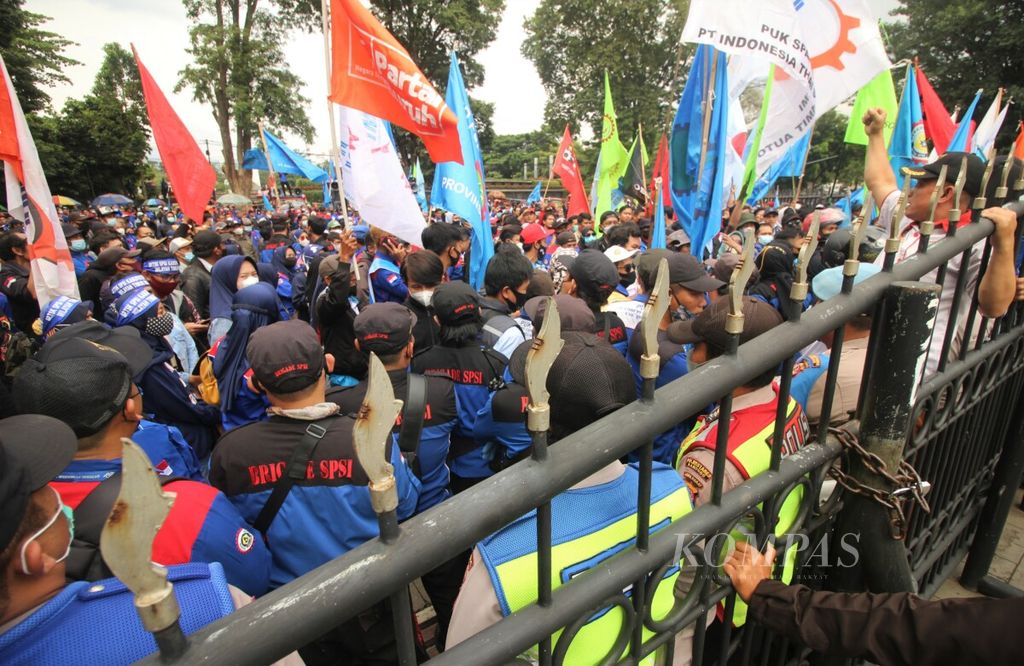 https://assetd.kompas.id/pzqehnXZzeMPL76uR0tuTlJGohs=/1024x666/filters:watermark(https://cdn-content.kompas.id/umum/kompas_main_logo.png,-16p,-13p,0)/https%3A%2F%2Fkompas.id%2Fwp-content%2Fuploads%2F2021%2F11%2F20211125TAM-07_1637826263.jpg