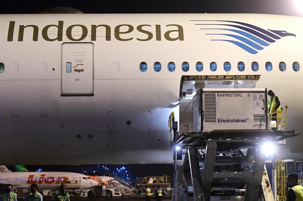 https://assetd.kompas.id/q2pQUpx8NZuLHAtUq38sfMdFsGA=/1024x680/https%3A%2F%2Fkompas.id%2Fwp-content%2Fuploads%2F2020%2F12%2FINDONESIA-HEALTH-VIRUS-VACCINE_93382890_1607298624.jpg