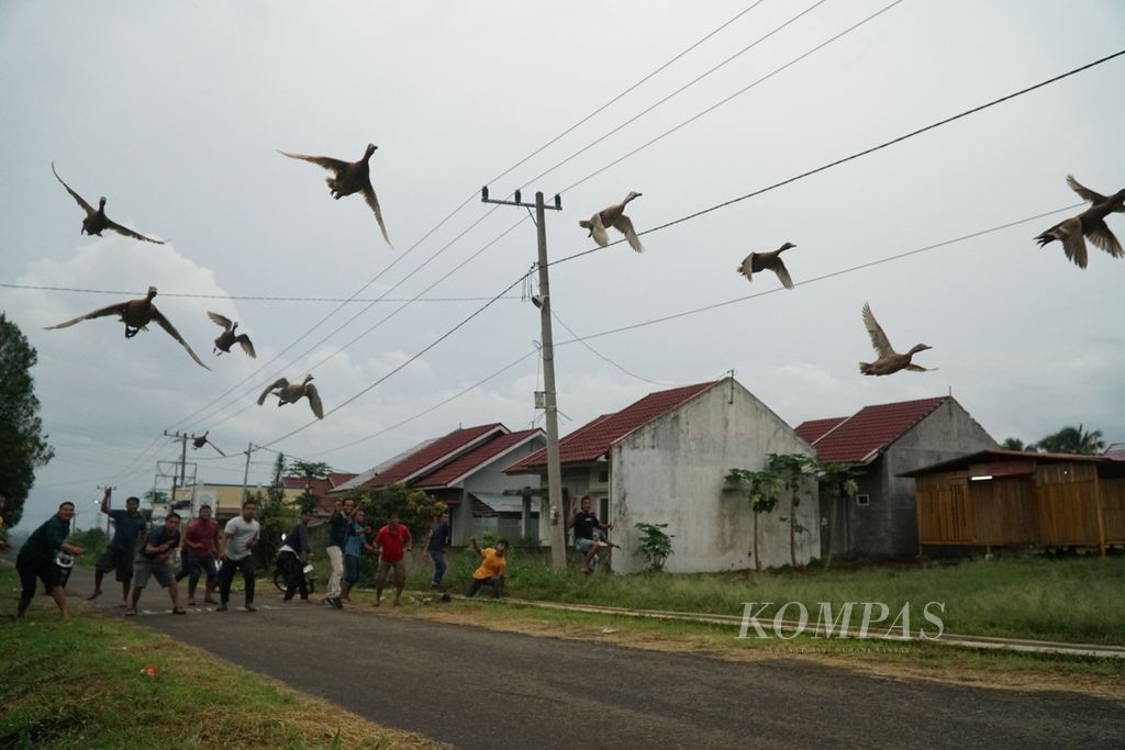 https://assetd.kompas.id/q4VAL4l3WKeMGU7db7IFvILlIRE=/1024x683/filters:watermark(https://cdn-content.kompas.id/umum/kompas_main_logo.png,-16p,-13p,0)/https%3A%2F%2Fkompas.id%2Fwp-content%2Fuploads%2F2021%2F11%2F2a275ed4-1f23-4eb9-a331-c83a132103eb_JPG.jpg