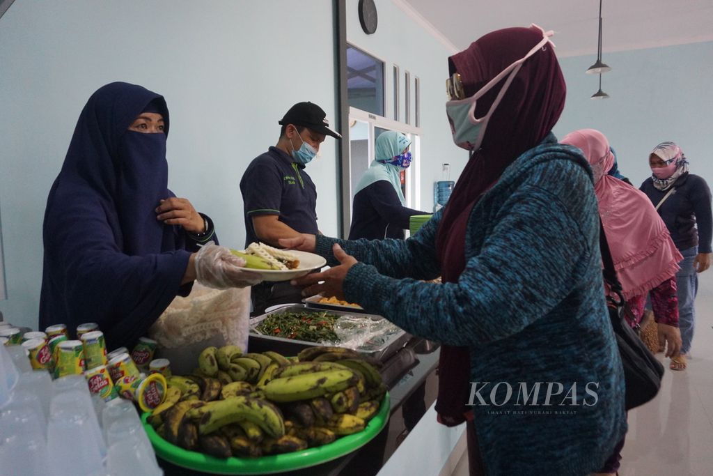 https://assetd.kompas.id/qEr5CiQcN-Gb7qFcQ_xaou13PA8=/1024x683/filters:watermark(https://cdn-content.kompas.id/umum/kompas_main_logo.png,-16p,-13p,0)/https%3A%2F%2Fkompas.id%2Fwp-content%2Fuploads%2F2021%2F11%2F0c80203f-780c-4cc3-beb9-ea3c11108db5_jpg.jpg