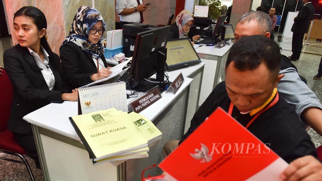 https://assetd.kompas.id/qFRewLPBEIwRujmXXv3PfL5sEB4=/1024x576/filters:watermark(https://cdn-content.kompas.id/umum/kompas_main_logo.png,-16p,-13p,0)/https%3A%2F%2Fkompas.id%2Fwp-content%2Fuploads%2F2019%2F05%2F20190523_DAFTAR-SENGKETA-PEMILU_E_web_1558602269.jpg