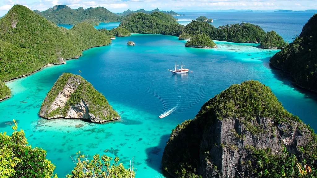 Stop permanen pertambangan pulau kecil di raja ampat