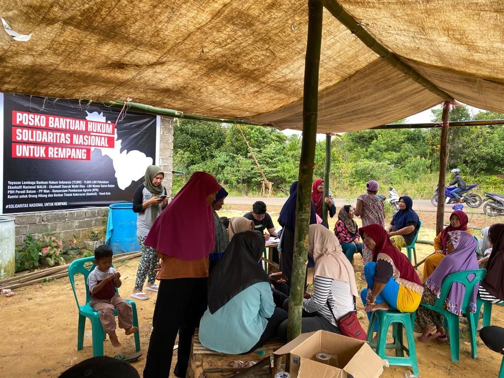 Posko pendampingan hukum untuk warga Rempang dibuka di Kampung Pasir Panjang, Kelurahan Rempang Cate, Kecamatan Galang, Kota Batam, Provinsi Kepulauan Riau, Jumat (22/9/2023). 