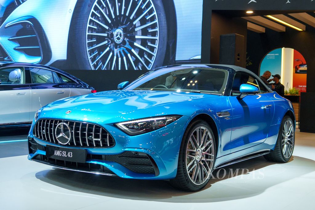 Mercedes-Benz AMG SL 43 di pameran Gaikindo Indonesia International Auto Show (GIIAS) 2023, Kamis (10/8/2023).