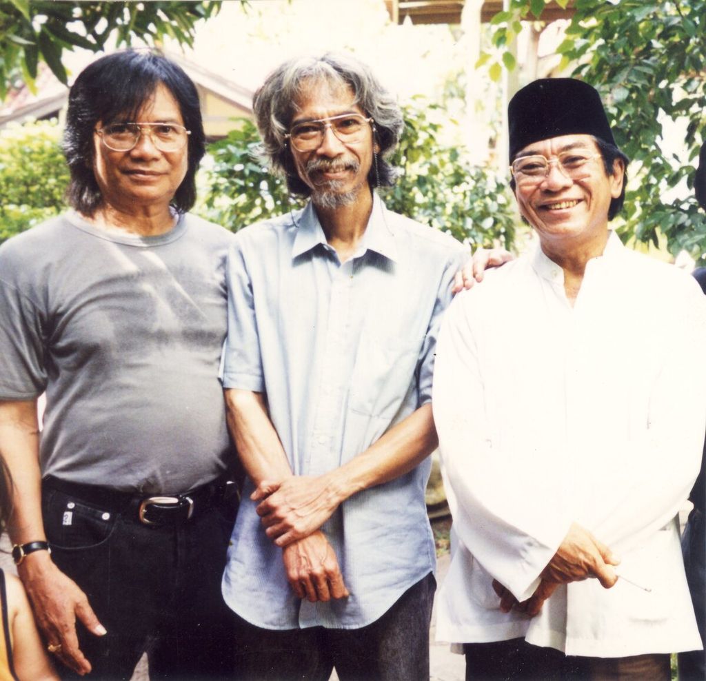 Sisa Laskar Koes Bersaudara. Dari kanan ke kiri: Yon Koeswoyo, Yok Koeswoyo, Nomo Koeswoyo.