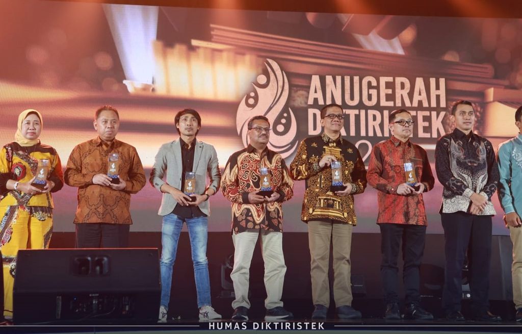 https://assetd.kompas.id/qg7M46a3LE_mTkXXj49Hk9iq6BM=/1024x655/https%3A%2F%2Ftaja.kompas.id%2Fwp-content%2Fuploads%2F2023%2F12%2F151223-TAJA-UNIV-JEMBER-1.jpeg