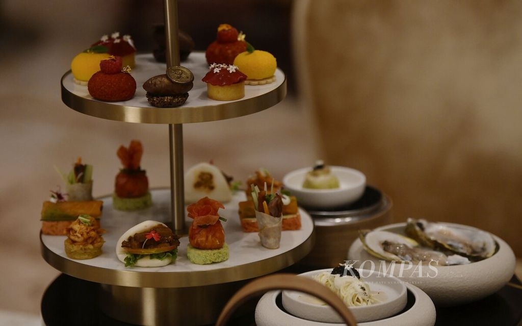 Set menu Imperial Afternoon Tea di Hotel The St Regis Jakarta. 