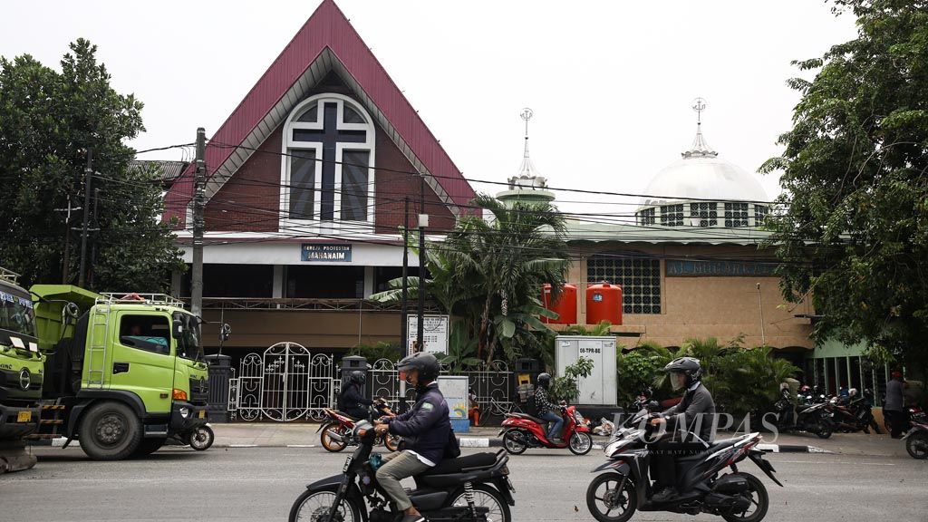 https://assetd.kompas.id/r03qafJoT8ClL4Uy3FCXHRXyYpY=/1024x576/filters:watermark(https://cdn-content.kompas.id/umum/kompas_main_logo.png,-16p,-13p,0)/https%3A%2F%2Fkompas.id%2Fwp-content%2Fuploads%2F2019%2F12%2F20191223_ENGLISH-TEMATIK-NATAL_B_web_1577110338.jpg