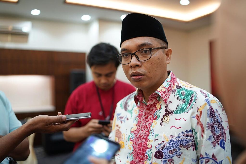 https://assetd.kompas.id/r68s6q-PwF1vrJgSiWUe2AqdbQ4=/1024x684/filters:watermark(https://cdn-content.kompas.id/umum/kompas_main_logo.png,-16p,-13p,0)/https%3A%2F%2Fkompas.id%2Fwp-content%2Fuploads%2F2019%2F02%2Fachmad-baidowi_1550493754.jpg