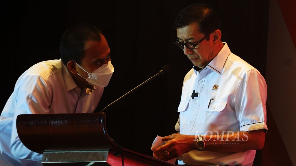 Menteri Hukum dan HAM Yasonna Laoly saat hendak membacakan sambutan pada acara Kick Off Diskusi Publik RKUHP di Ayana Midplaza, Jakarta, Selasa (23/8/2022). 