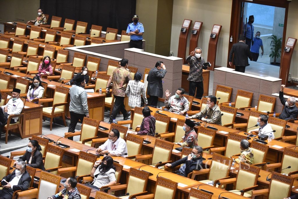 https://assetd.kompas.id/rO-3vaA4EfMMgJzcenGJIEq0cm0=/1024x683/filters:watermark(https://cdn-content.kompas.id/umum/kompas_main_logo.png,-16p,-13p,0)/https%3A%2F%2Fkompas.id%2Fwp-content%2Fuploads%2F2020%2F10%2Fd5721a6a-75b0-4c9e-a209-9738a635d446_jpg.jpg