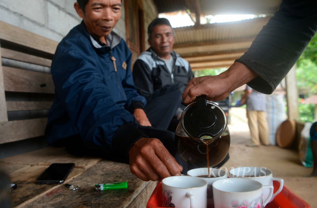 https://assetd.kompas.id/rSKm7rucFJWS9YkUwQnUHjyFoBI=/1024x673/filters:watermark(https://cdn-content.kompas.id/umum/kompas_main_logo.png,-16p,-13p,0)/https%3A%2F%2Fkompas.id%2Fwp-content%2Fuploads%2F2021%2F09%2F20210901WEN-Kopi8_1630473508.jpg