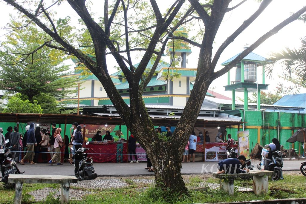 Pasar Wadai Palangkaraya, Kalimantan Tengah, yang jadi andalan untuk berburu makanan untuk berbuka puasa, Selasa (5/4/2022). 