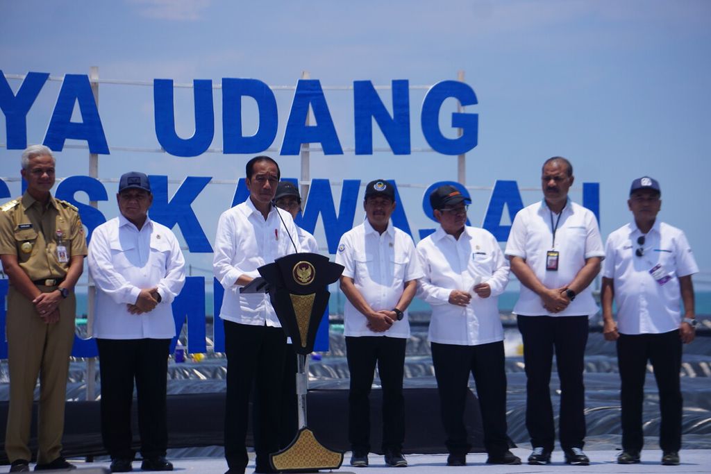 Presiden Joko Widodo meresmikan tambak budidaya udang berbasis kawasan di Kabupaten Kebumen, Jawa Tengah, Kamis (9/3/2023). 