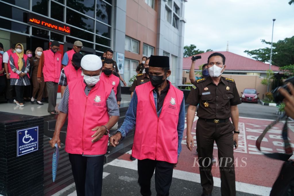 https://assetd.kompas.id/s8ek96Vaujrff-Y7_-J8zVsWZ9I=/1024x683/filters:watermark(https://cdn-content.kompas.id/umum/kompas_main_logo.png,-16p,-13p,0)/https%3A%2F%2Fkompas.id%2Fwp-content%2Fuploads%2F2021%2F12%2Fc5e2b05f-1210-4b4a-ac53-525e0b882d21_JPG.jpg
