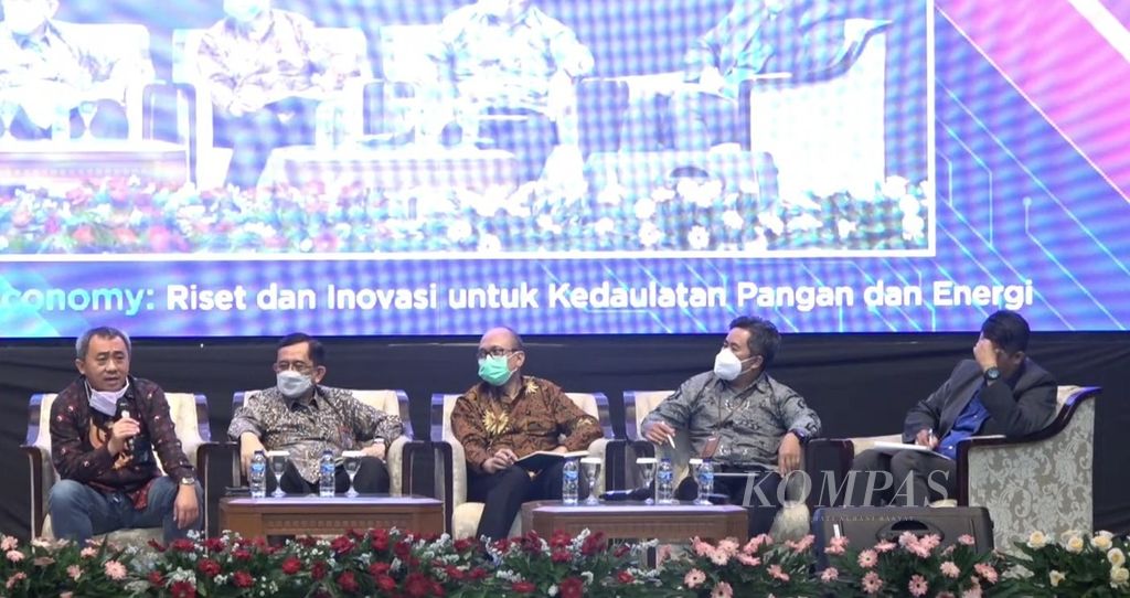 Diskusi grup terfokus (FGD) bertajuk ”Membaca Arah Riset dan Inovasi di Era Digital” yang diselenggarakan Badan Riset dan Inovasi Nasional di Jakarta, Kamis (22/9/2022).