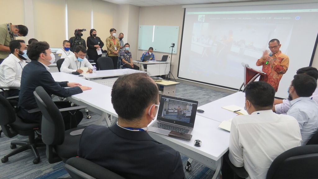  Direktur Operasi dan Pemeliharaan PT MRT Jakarta (Perseroda) M Effendi memberikan sambutan pada pembukaan pelatihan bagi tim dari Dhaka Mass Transit Company Limited (DMTCL), perusahaan yang mengoperasikan Dhaka Metro, Bangladesh, Kamis (16/3/2023). Pelatihan oleh tim dari MRT Jakarta itu berlangsung mulai Kamis ini hingga Senin (20/3/2023).