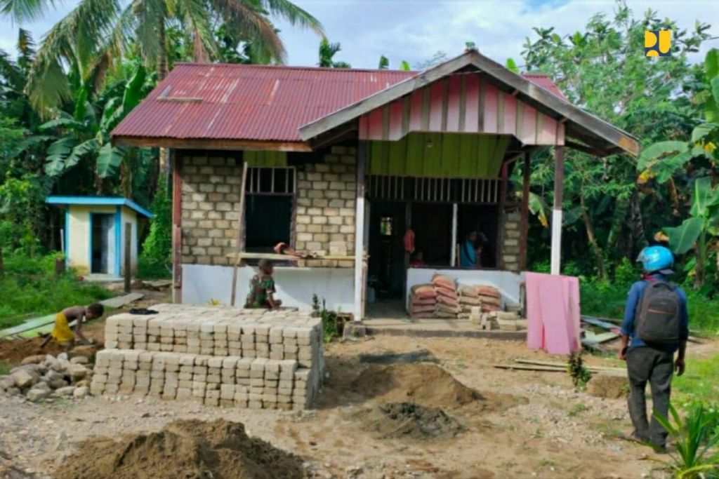 https://assetd.kompas.id/sR-YWsOuqMAgNPppciXiuQ23hmU=/1024x683/https%3A%2F%2Fkompas.id%2Fwp-content%2Fuploads%2F2021%2F09%2FProgram-Bantuan-Stimulan-Perumahan-Swadaya-atau-Bedah-Rumah-Kementerian-PUPR_1631706505.jpeg