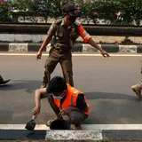 Pagi Pertama PSBB Pengetatan, 17 Pengendara Kena Sanksi di Pasar Jumat