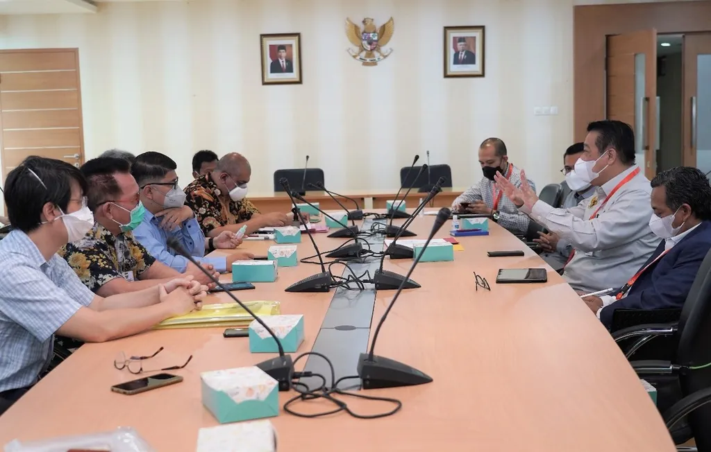 Perwakilan anggota Koperasi Simpan Pinjam Indosurya mendatangi Satgas Penanganan Koperasi Bermasalah (PKB) bentukan Kementerian Koperasi dan UKM di Kantor Kementerian Koperasi dan UKM di Jakarta, Jumat (4/2/2022). Mereka mendesak keseriusan Satgas PKB agar mengawal pencairan dana seluruh anggota koperasi. 