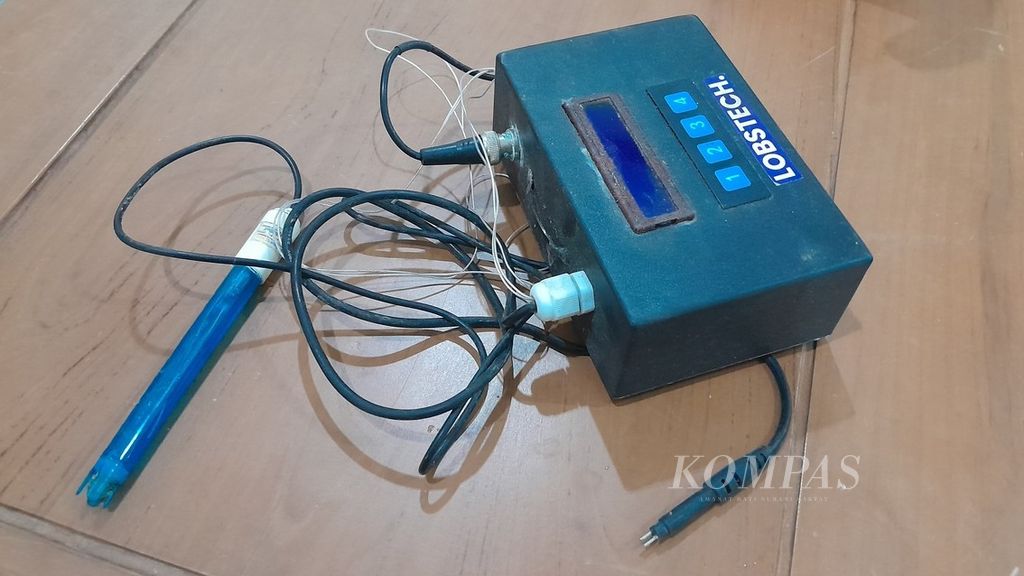 Lobstech, alat pemantau kualitas air laut yang dilengkapi tiga sensor, masing-masing temperatur, tingkat keasaman, dan salinitas, Senin (4/11/2024)