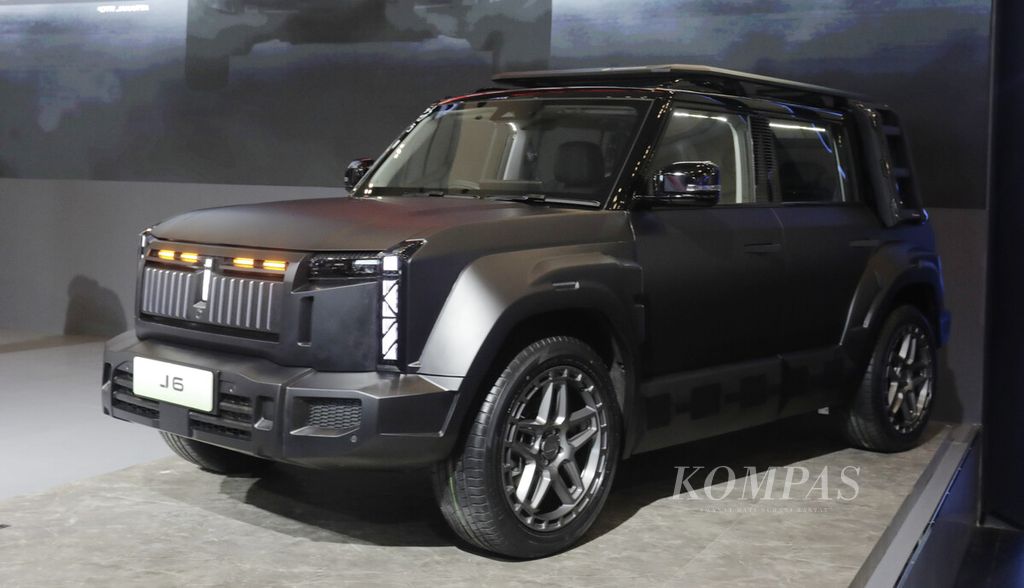 Chery J6 di Gaikindo Jakarta Auto Week 2024.