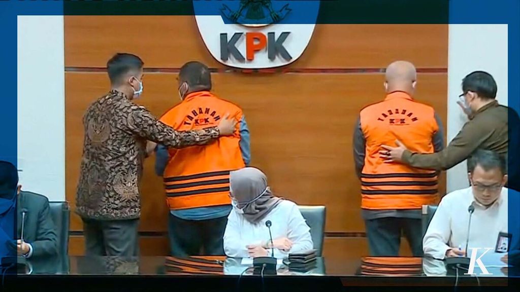 Komisi Pemberantasan Korupsi (KPK) menetapkan eks Bupati Buru Selatan, Maluku, Tagop Sudarsono Soulisa sebagai tersangka dugaan suap dan pencucian uang, Rabu (26/1/2022. Tagop diduga menerima hadiah atau gratifikasi dan tindak pencucian uang dalam proyek Dinas PUPR periode 2011 – 2016 saat dirinya masih aktif menjabat sebagai Bupati Buru Selatan, Maluku.