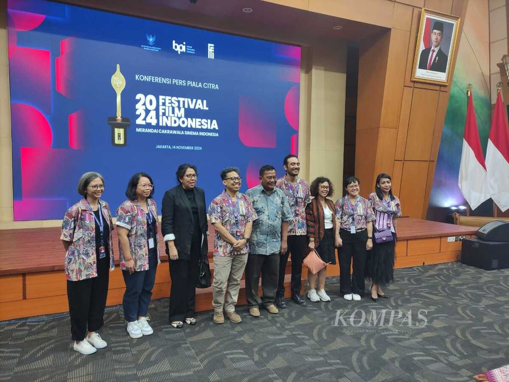 Para pembicara dalam konferensi pers Piala Citra Festival Film Indonesia 2024 berpose di Jakarta, Kamis (14/11/2024).