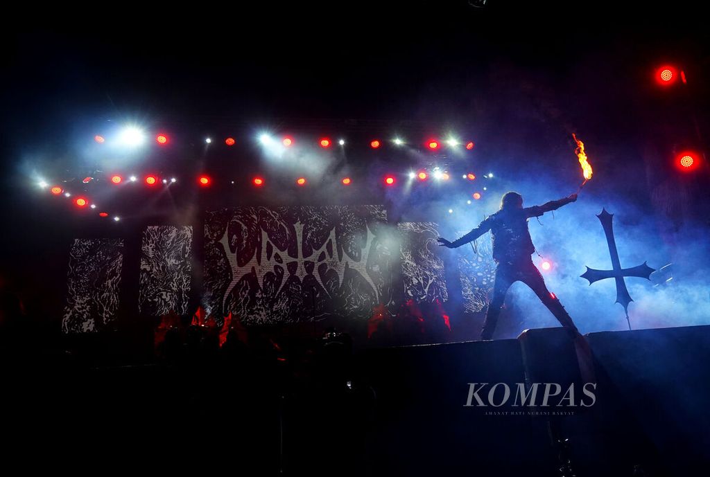 Penampilan band asal Swedia, Watain, dalam Hammersonic Festival 2023 di Jakarta International E-Prix Circuit, Ancol, Jakarta Utara, Minggu (19/3/2023).  