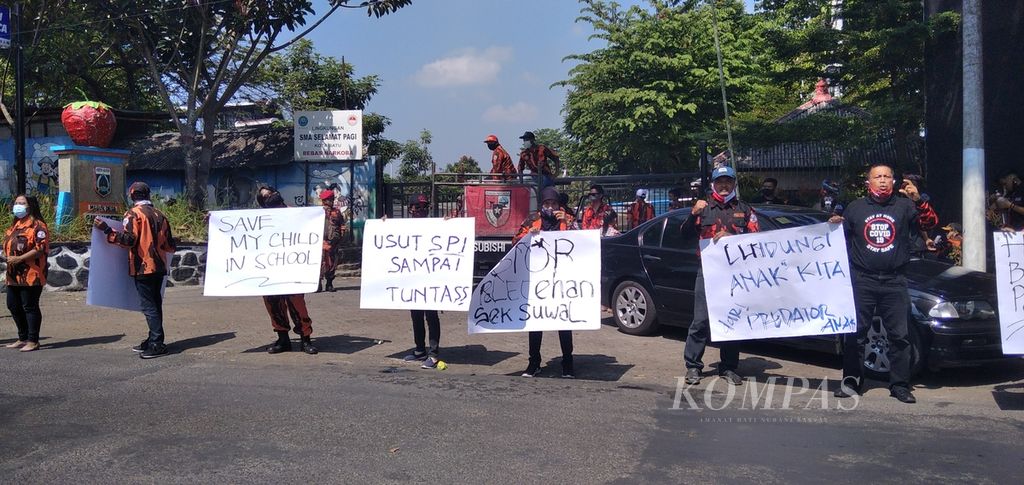 https://assetd.kompas.id/taijZiDi_xcX5cdYkAjUpTFjZew=/1024x485/filters:watermark(https://cdn-content.kompas.id/umum/kompas_main_logo.png,-16p,-13p,0)/https%3A%2F%2Fkompas.id%2Fwp-content%2Fuploads%2F2021%2F06%2F0168f2f4-2407-4a63-803d-6127007b6391_jpg.jpg