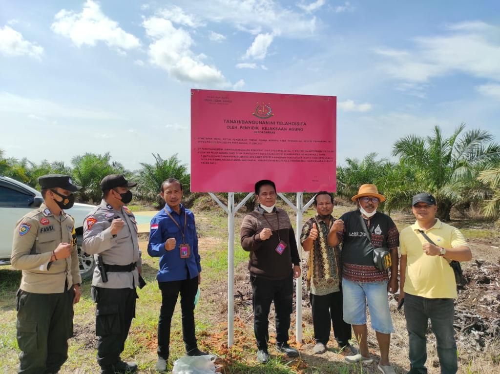 Aset perkebunan kelapa sawit yang dikelola PT Duta Palma Group disita oleh penyidik Kejaksaan Agung. 
