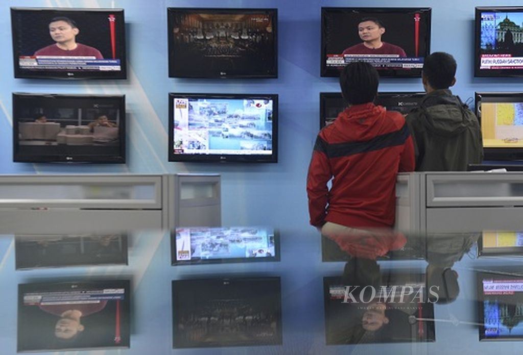 https://assetd.kompas.id/trn2sF-mVcVn4--s12HcuFkPBx4=/1024x696/filters:watermark(https://cdn-content.kompas.id/umum/kompas_main_logo.png,-16p,-13p,0)/https%3A%2F%2Fkompas.id%2Fwp-content%2Fuploads%2F2018%2F05%2Fruu.jpg