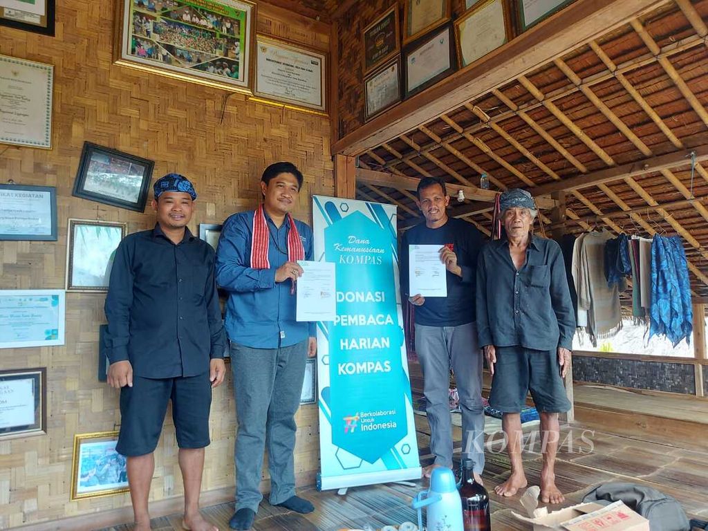 Yayasan Dana Kemanusiaan Kompas dan Relawan Kampung menandatangani perjanjian kerja sama untuk perbaikan jembatan gantung di Kampung Grendeng, Kecamatan Leuwidamar, Lebak, Banten. Acara itu dilakukan di Babakan Jaro, Ciboleger, Lebak, pada Selasa (1/10/2024). 