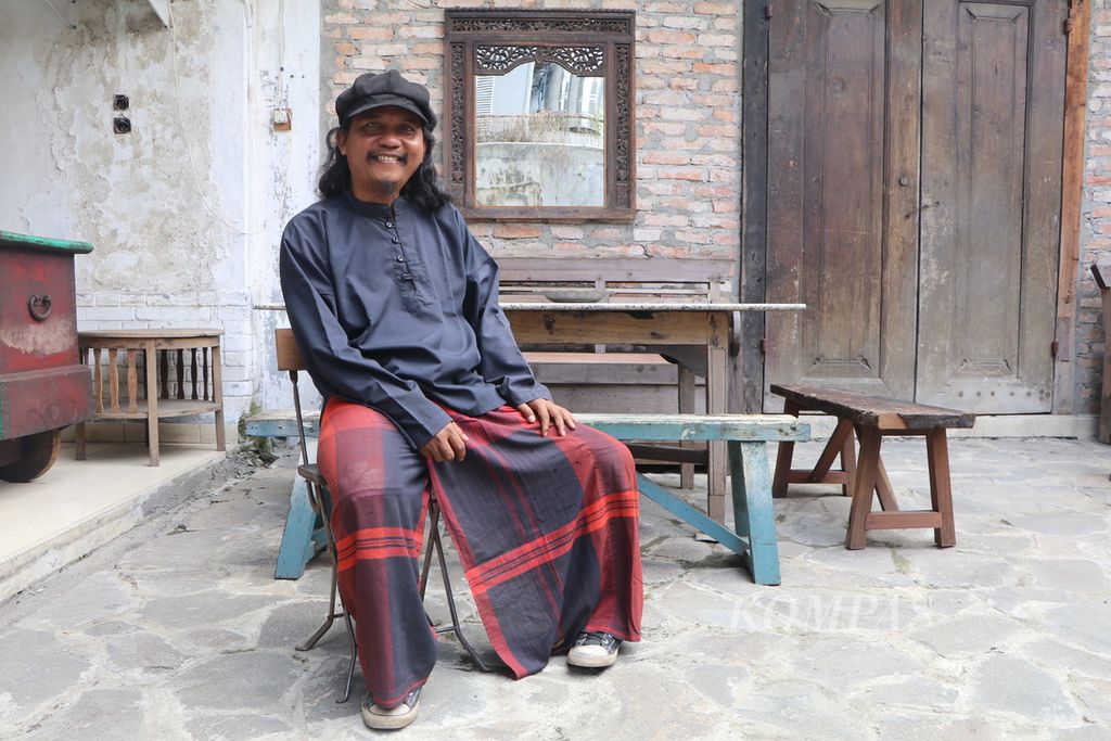 Seniman teater, Agus Susilo, di Medan, Sumatera Utara, Rabu (15/2/2023). 