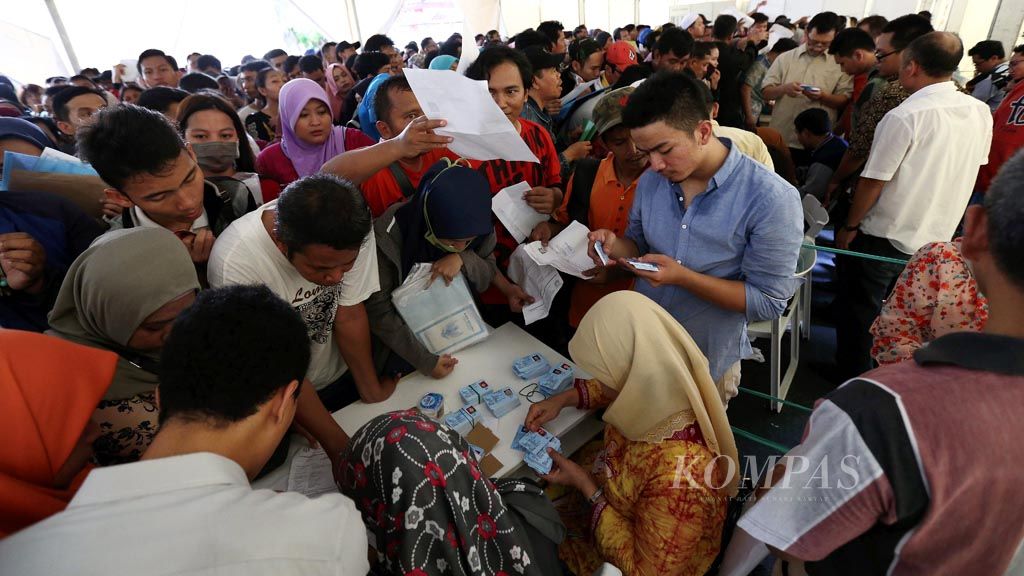 https://assetd.kompas.id/u8DQXKbPtmrIy0wFI-tpp4wQ6cg=/1024x576/filters:watermark(https://cdn-content.kompas.id/umum/kompas_main_logo.png,-16p,-13p,0)/https%3A%2F%2Fkompas.id%2Fwp-content%2Fuploads%2F2017%2F10%2F20171022H1_ENGLISH-KTP_A_web.jpg