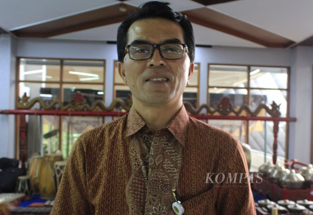 Mangadar Situmorang.