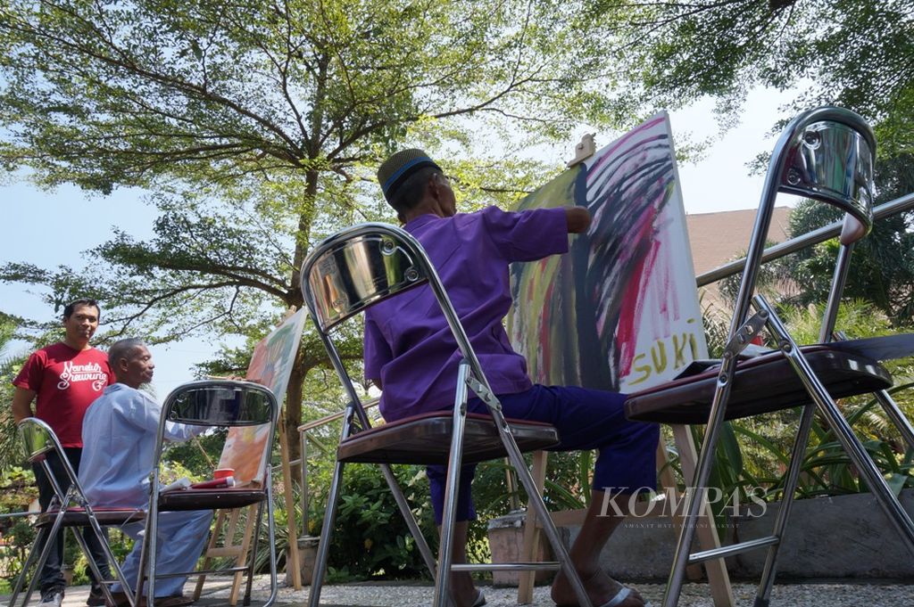 https://assetd.kompas.id/uSr4JiVUQRmOspm4lwI_VTW5cRY=/1024x681/filters:watermark(https://cdn-content.kompas.id/umum/kompas_main_logo.png,-16p,-13p,0)/https%3A%2F%2Fkompas.id%2Fwp-content%2Fuploads%2F2018%2F05%2Fgambar-di-rsj-edit.jpg